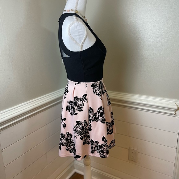 Crystal Doll Black & Blush Pink Flocked Floral Dress 7 (jrs.) FREE SHIP - Picture 2 of 5